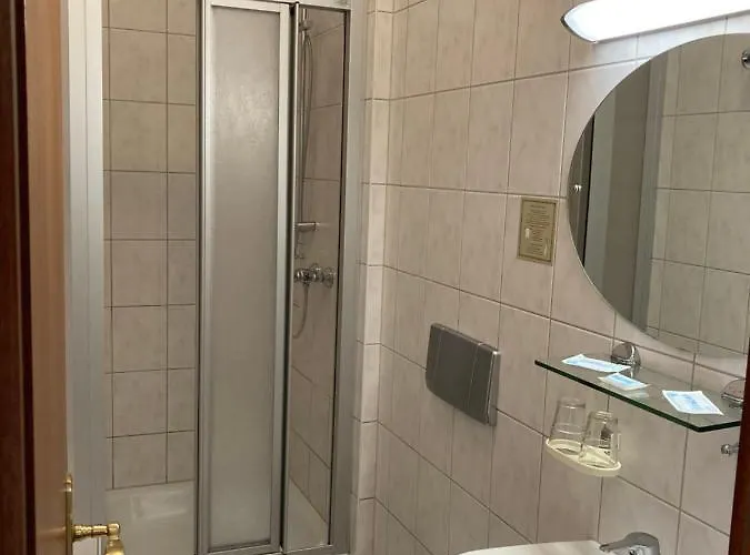 剧院酒店 招待所 3*